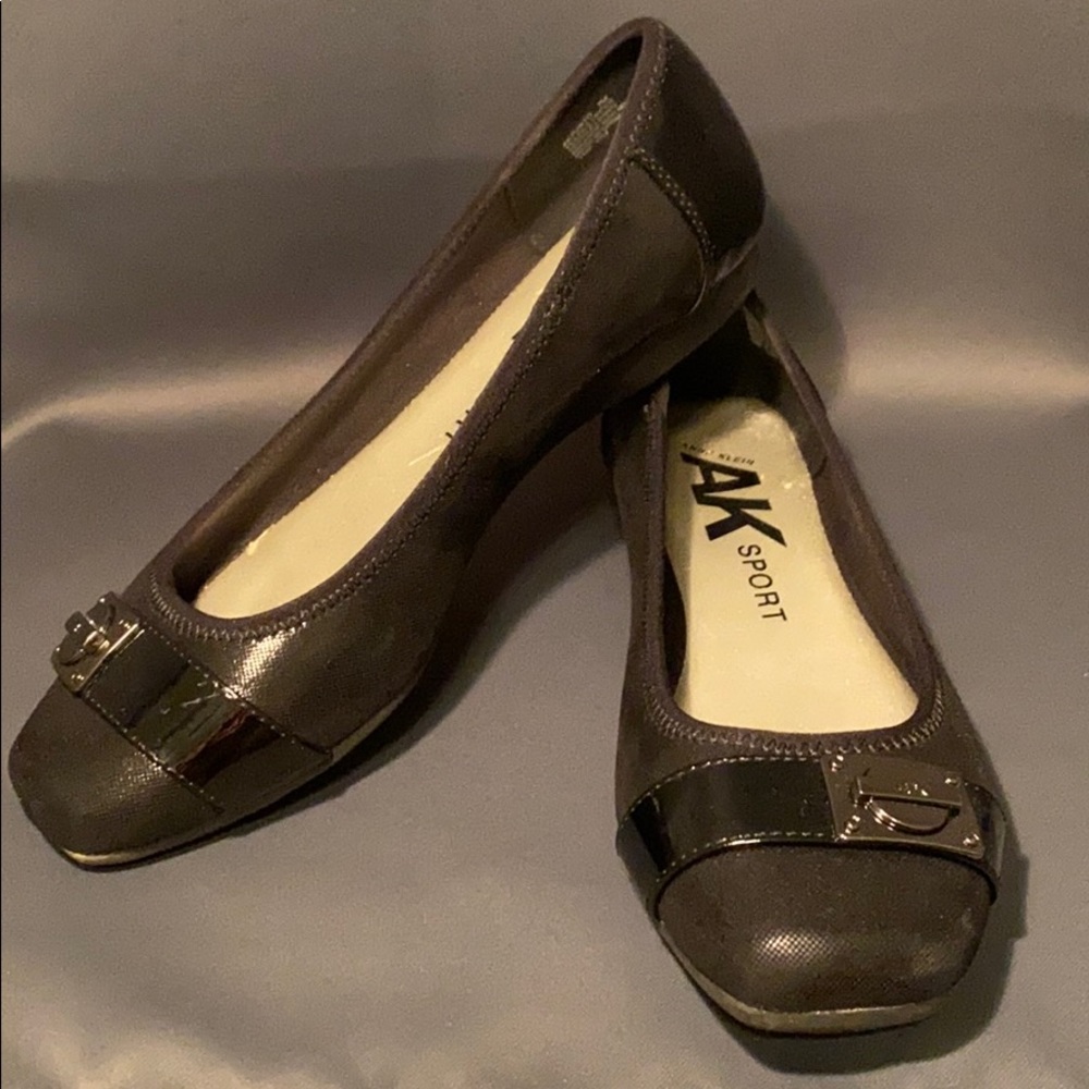 Anne Klein formal sport flats